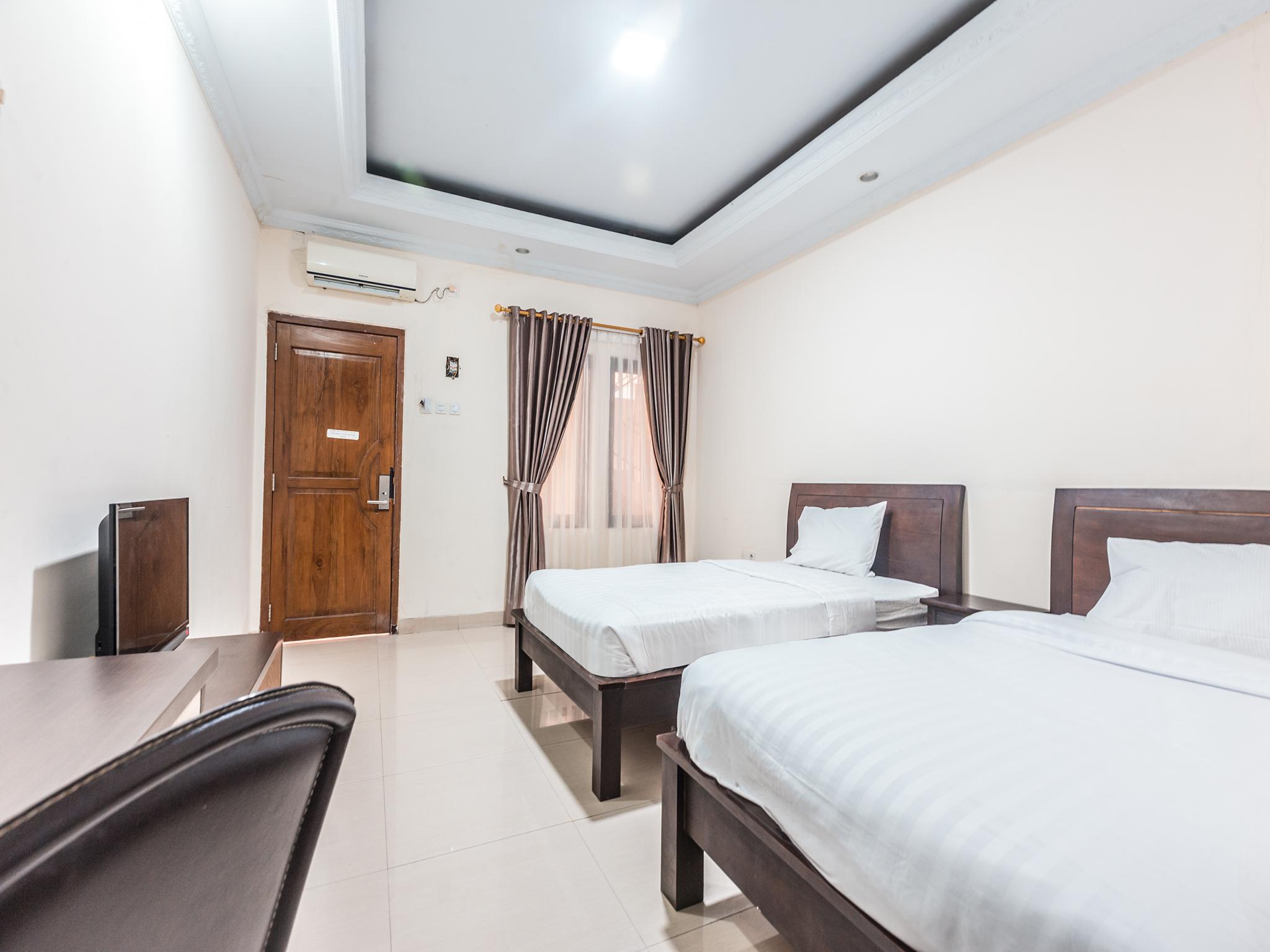 Oyo 1667 Wisma Lux Barkah Jakarta Exterior photo
