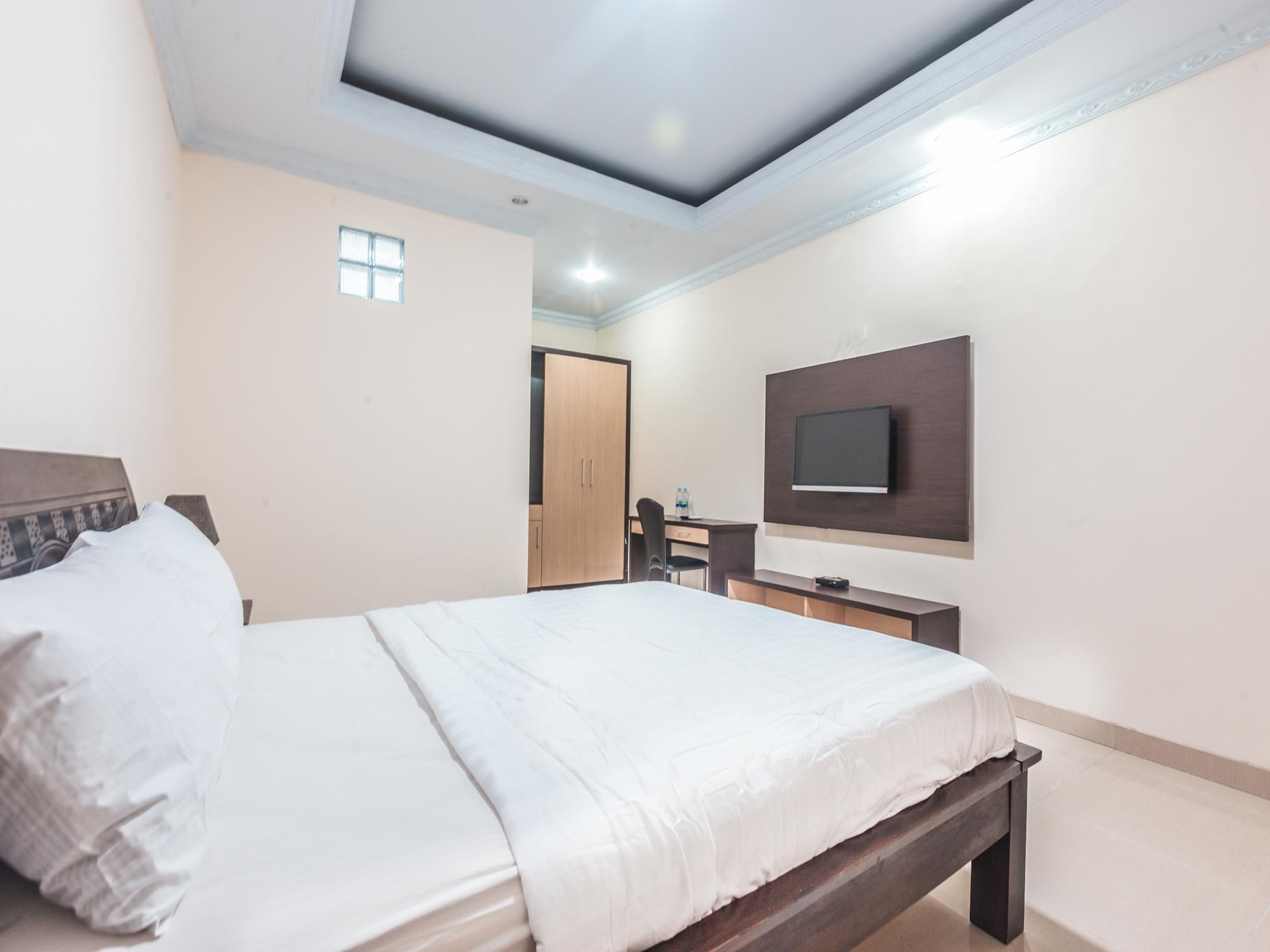 Oyo 1667 Wisma Lux Barkah Jakarta Exterior photo