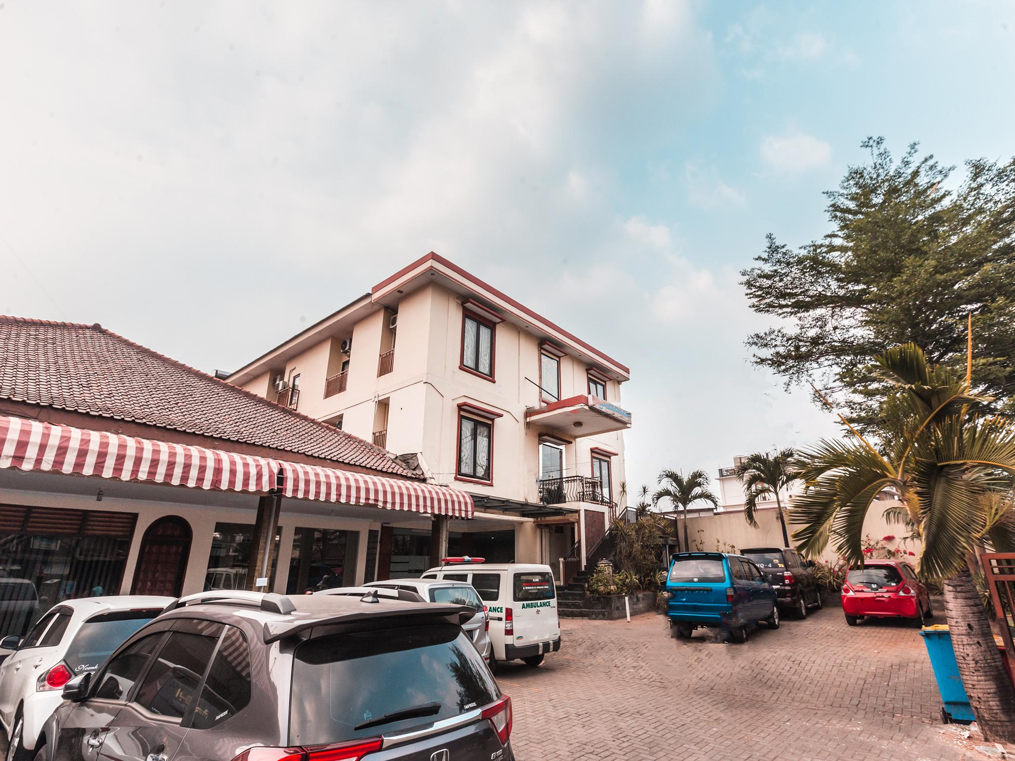 Oyo 1667 Wisma Lux Barkah Jakarta Exterior photo