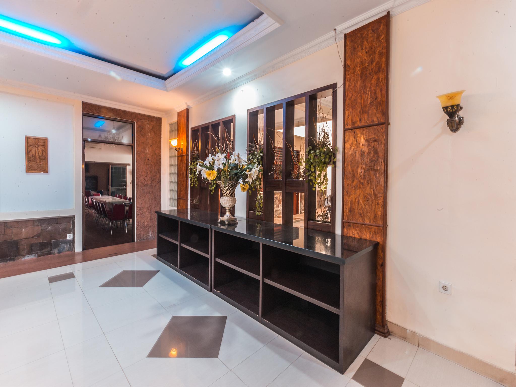 Oyo 1667 Wisma Lux Barkah Jakarta Exterior photo