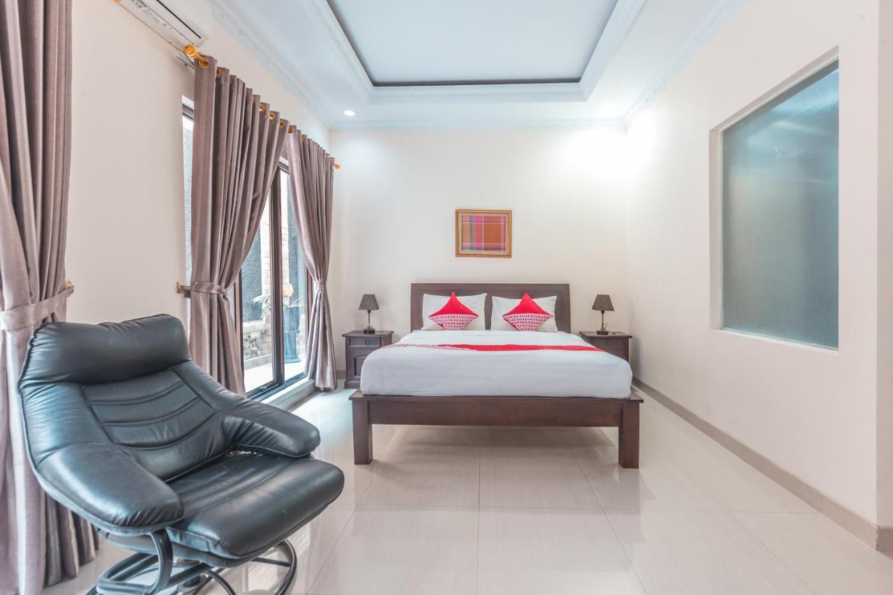 Oyo 1667 Wisma Lux Barkah Jakarta Exterior photo